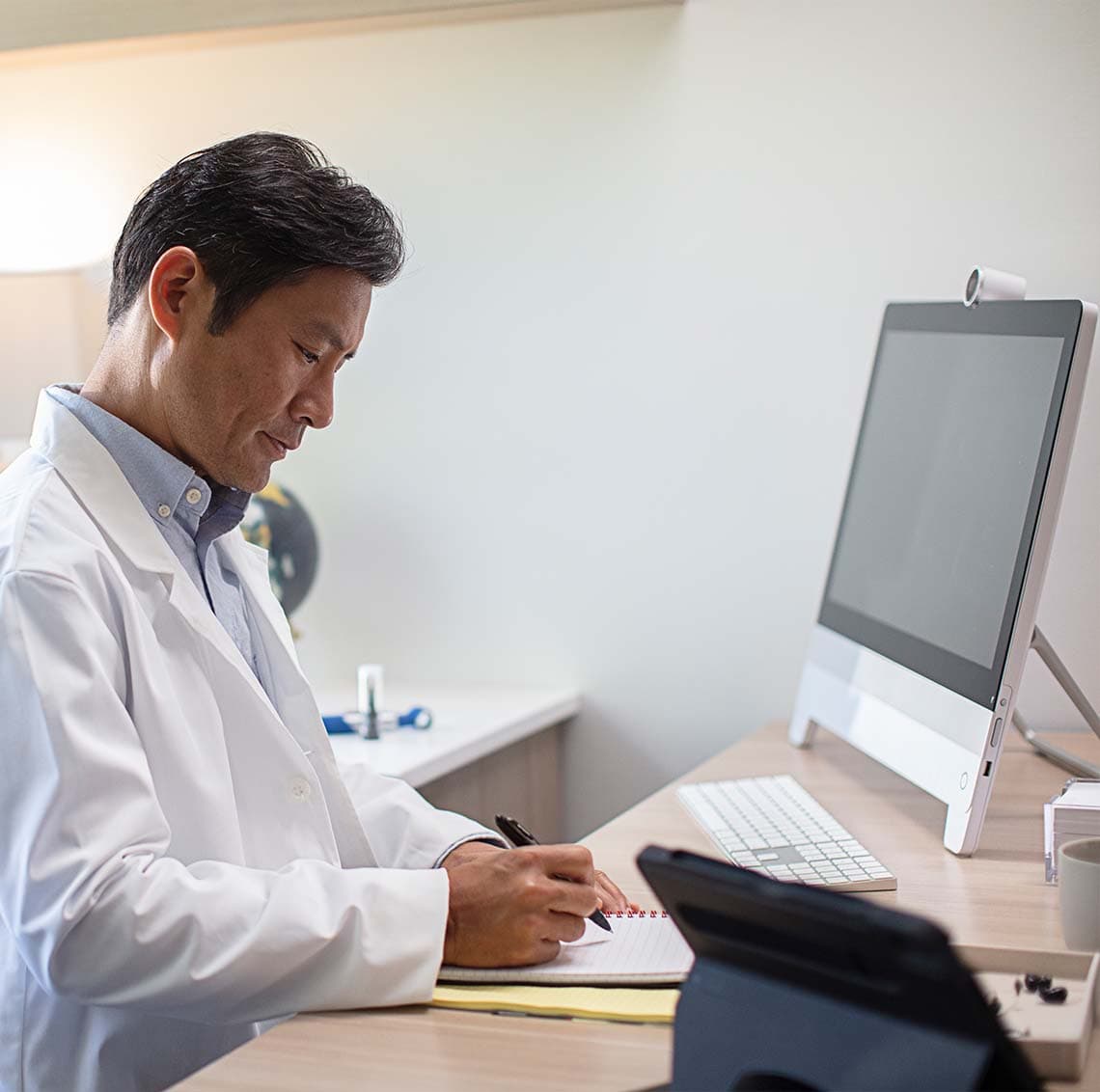 50-50-media-promo/Woman_on_Mobile_Phone_wbst2815